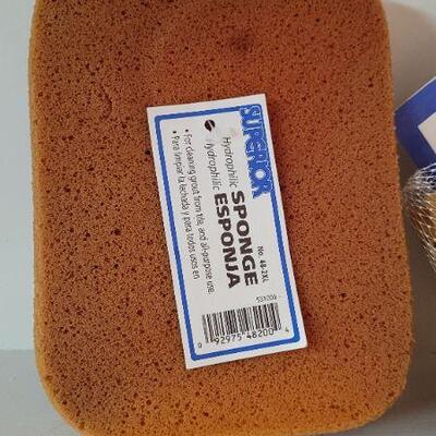 Lot 358: Assorted NEW Natural Sponge Painting Accessories