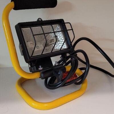 Lot 366: Shop Light w/ Stand TESTED A+