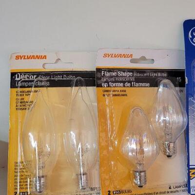 Lot 370: Assorted NEW Household Light Bulbs 