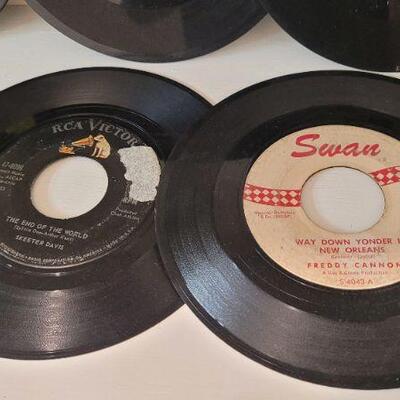 Lot 384: Assorted Vintage 45 RPM Vinyl Records