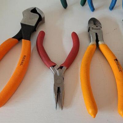 Lot 389: Assorted Pliers and Snips