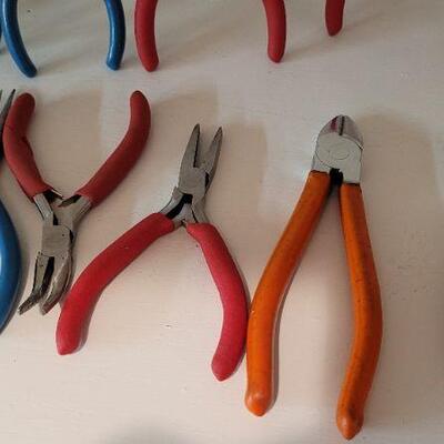 Lot 389: Assorted Pliers and Snips