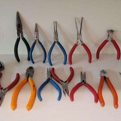 Lot 389: Assorted Pliers and Snips