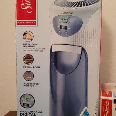 Lot 392: New SUNBEAM Programmable Digital Purified Mist Humidifier w/ New Filters 