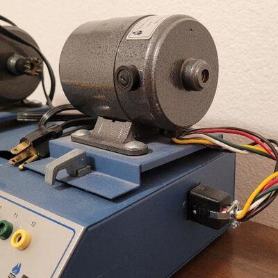 Lot 403: Vintage ENERGY CONCEPTS Motor Generator Base  Model 21980 w/ (2) 24 Volt 2 Amp DC Generators 