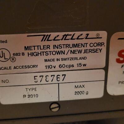 Lot 404: Vintage METTLER P2010 PRECISION Weight Scale 2000g Max 
