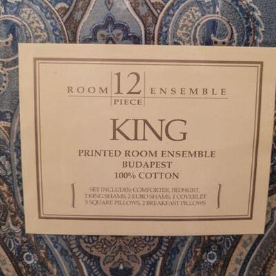 Lot 405: New Foley's ROOM ENSEMBLE 12 piece Budapest KING Bedroom Set