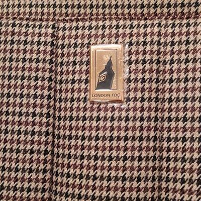 Lot 408: New LONDON FOG Houndstooth Pattern Travel Suitcase (matching cosmetic luggage will be in Auction 3)