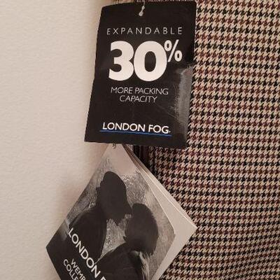 Lot 408: New LONDON FOG Houndstooth Pattern Travel Suitcase (matching cosmetic luggage will be in Auction 3)