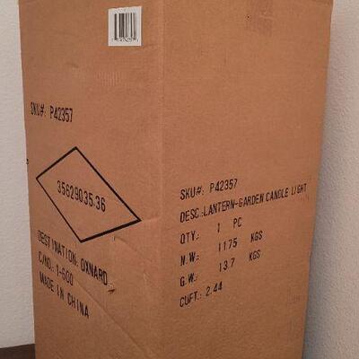 Lot 409: NEW Lantern Garden Candle Light