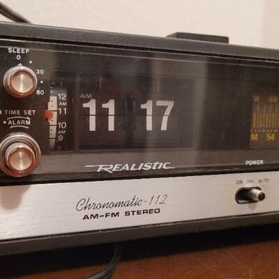 Lot 411: Vintage REALISTIC Chronomatic 112 AM FM Alarm Flip Clock Stereo TESTED A+
