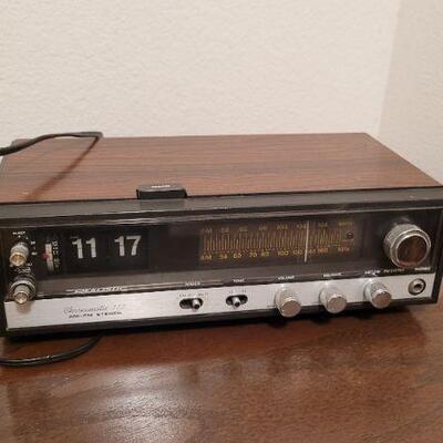 Lot 411: Vintage REALISTIC Chronomatic 112 AM FM Alarm Flip Clock Stereo TESTED A+