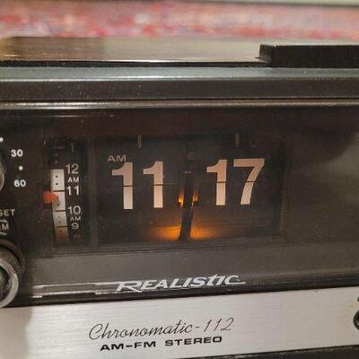 Lot 411: Vintage REALISTIC Chronomatic 112 AM FM Alarm Flip Clock Stereo TESTED A+