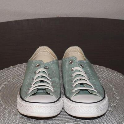 Converse Tennis Shoes