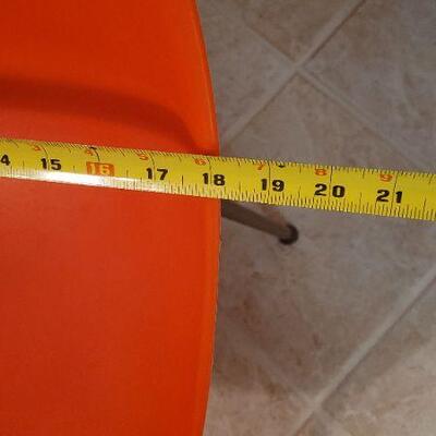 Lot 428: Vintage Mid Century Modern THE SHAMROCK Shell Bucket Chair 