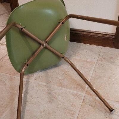 Lot 429: Vintage Mid Century Modern THE SHAMROCK Shell Bucket Chair 