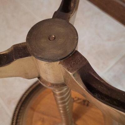 Lot 430: Vintage Metal Side Table 21.5" x 15.5" 