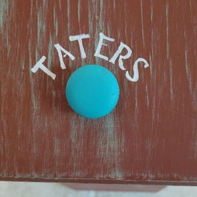 Lot 432: Vintage Handpainted TATERS Box Flip Top Lid