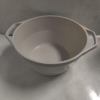 Plastic bowl