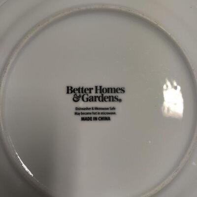 Set of 4 white plates