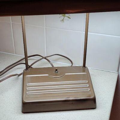 Lot 439: Vintage Mid Century Modern Table Lamp TESTED A+