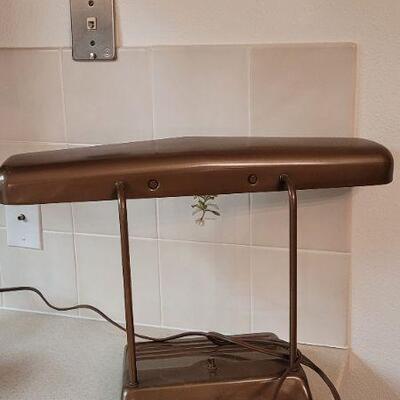 Lot 439: Vintage Mid Century Modern Table Lamp TESTED A+