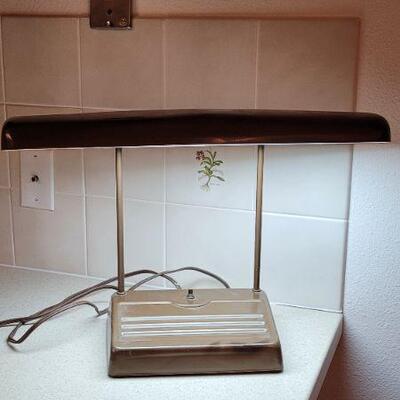 Lot 439: Vintage Mid Century Modern Table Lamp TESTED A+