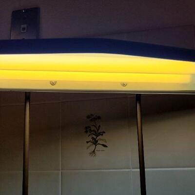 Lot 439: Vintage Mid Century Modern Table Lamp TESTED A+