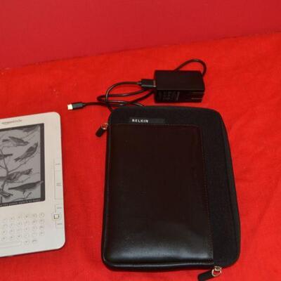 LOT 605  AMAZON KINDLE AND CARRYING CASE