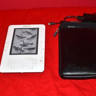 LOT 605  AMAZON KINDLE AND CARRYING CASE