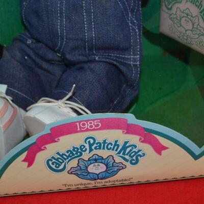 LOT 616 VINTAGE CABBAGE PATCH DOLL STILL IN BOX
