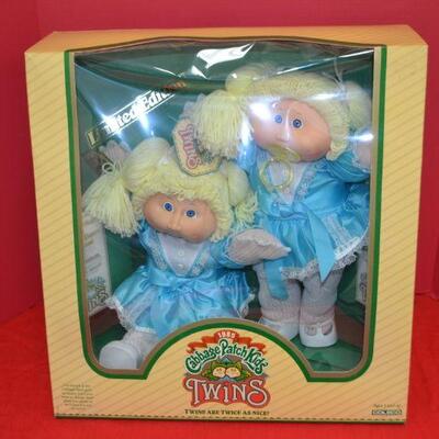 LOT 619 VINTAGE CABBAGE PATCH DOLL STILL IN BOX (TWINS)