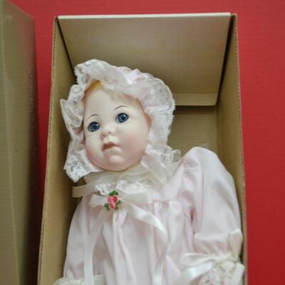 LOT 646 MANNS COLLECTIBLE DOLL 