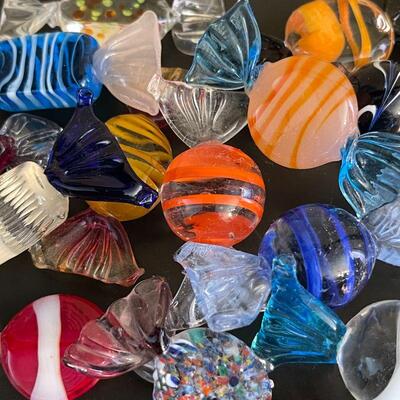LOT 36  GROUP OF ART GLASS CANDY TWIST ENDS