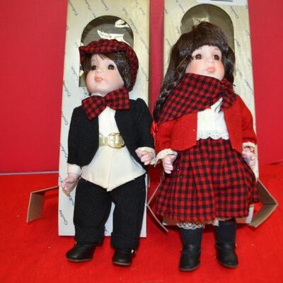 LOT 661. HEIRLOOMS TO REMEMBER DOLLS