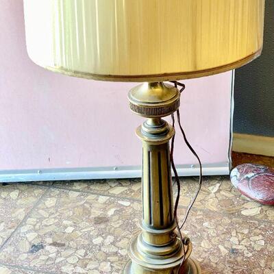 LOT 47  VINTAGE BRASS COLUMN TABLE LAMP 