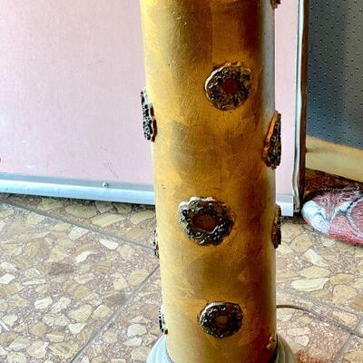 LOT 48  VINTAGE TABLE LAMP WALL PAPER PRINT ROLLER BASE