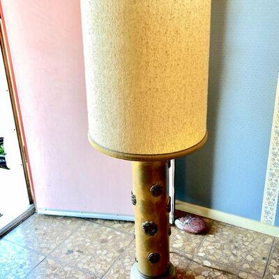 LOT 48  VINTAGE TABLE LAMP WALL PAPER PRINT ROLLER BASE