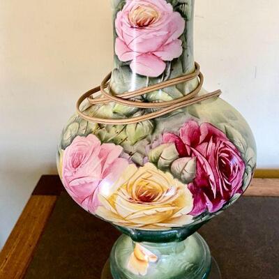 Lot 50  VINTAGE CHINA PAINTED TABLE LAMP FULL BLOOM ROSES 