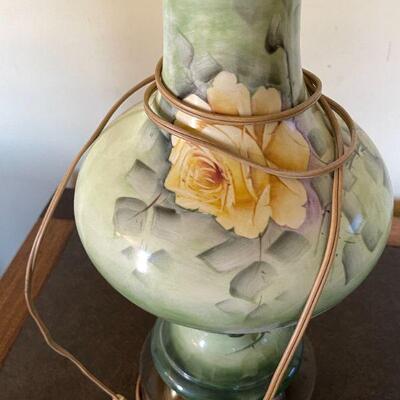 Lot 50  VINTAGE CHINA PAINTED TABLE LAMP FULL BLOOM ROSES 