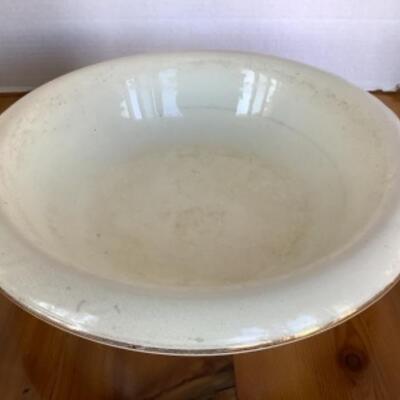 367 Vintage T&K Co. Pike Porcelain Basin