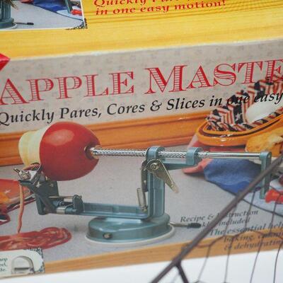 Lot 21 Vintage kitchen tools
