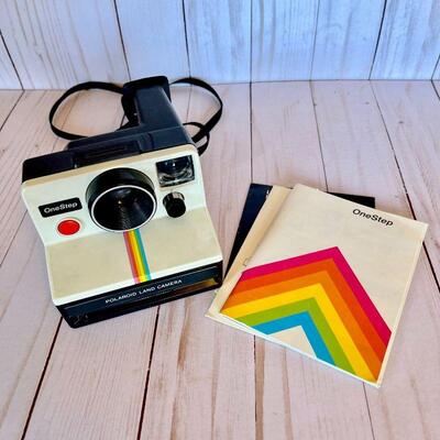 LOT 57  VINTAGE POLAROID ONE STEP CAMERA