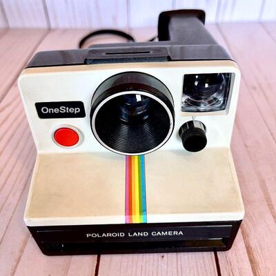 LOT 57  VINTAGE POLAROID ONE STEP CAMERA