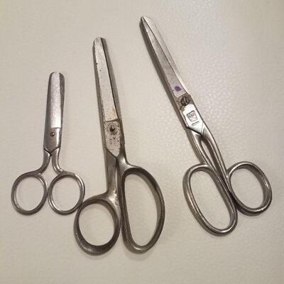 Lot of 3 vintage scissors