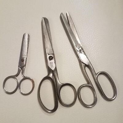 Lot of 3 vintage scissors