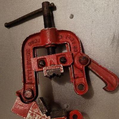 Lot 441: Vintage LITTLESTOWN Pipe Clamp Vise Tool 
