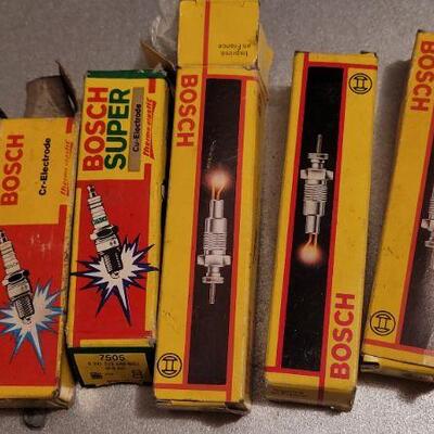 Lot 444: Assorted Vintage New Stock BOSCH Spark Plugs