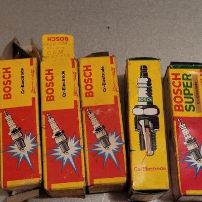 Lot 444: Assorted Vintage New Stock BOSCH Spark Plugs