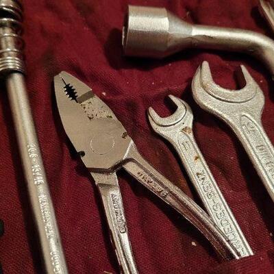 Lot 462: Vintage MERCEDES BENZ Tool Bundle